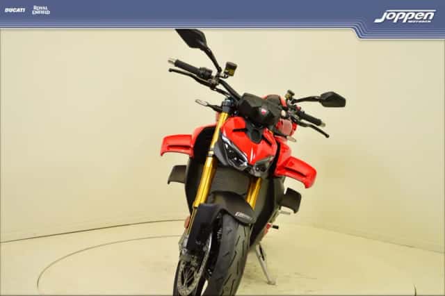Ducati Streetfighter V4S (2025) thumbnail 4