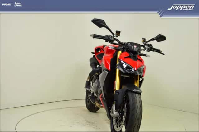 Ducati Streetfighter (2025) thumbnail 3