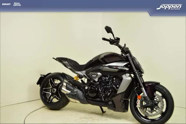 Ducati Xdiavel V4 (2025) thumbnail 2