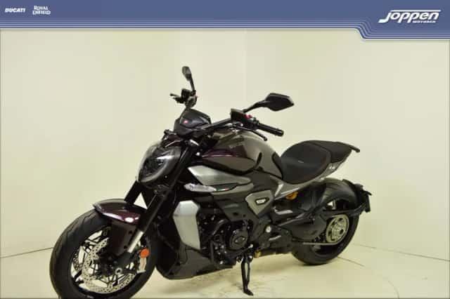 Ducati Xdiavel V4 (2025) thumbnail 5