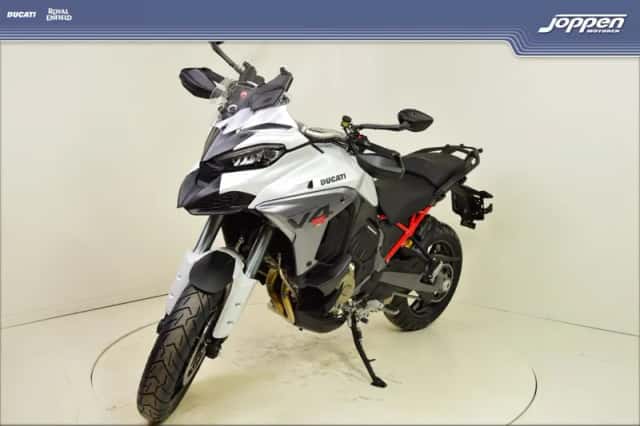 Ducati Multistrada V4S (2026) thumbnail 5