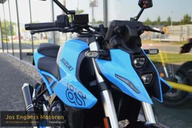 Suzuki GSX-8S (2023) thumbnail 3