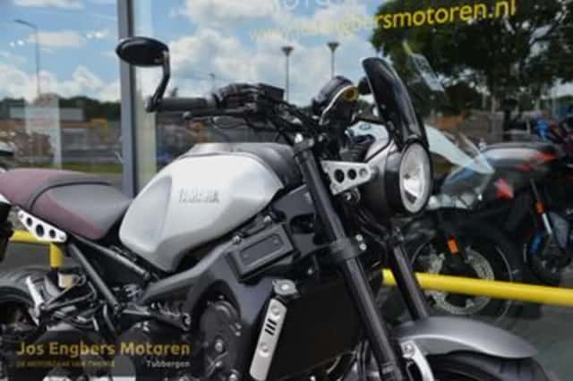 Yamaha XSR900 (2016) thumbnail 2