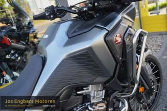 Honda CRF1100L Africa Twin Adventure Sports (2023) thumbnail 4