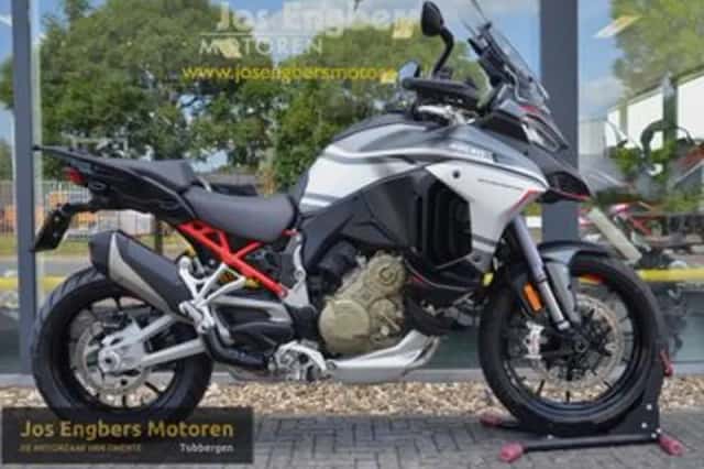 Ducati Multistrada V4S (2021) thumbnail 1