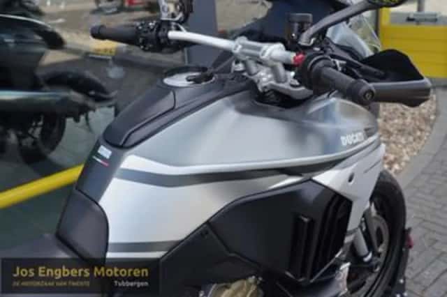 Ducati Multistrada V4S (2021) thumbnail 3