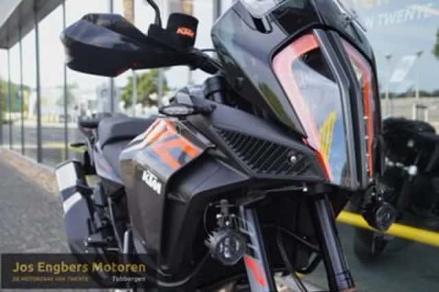 KTM 1290 Super Adventure S (2018) thumbnail 3