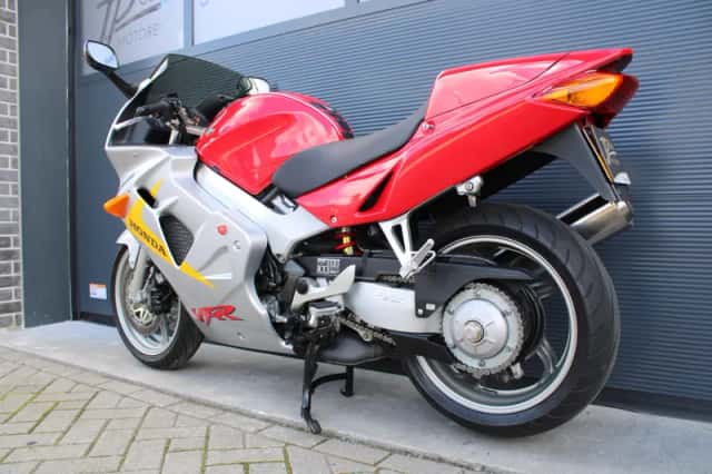 Honda VFR800 (2000) thumbnail 5