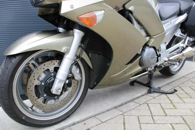 Yamaha FJR1300 (2006) thumbnail 2