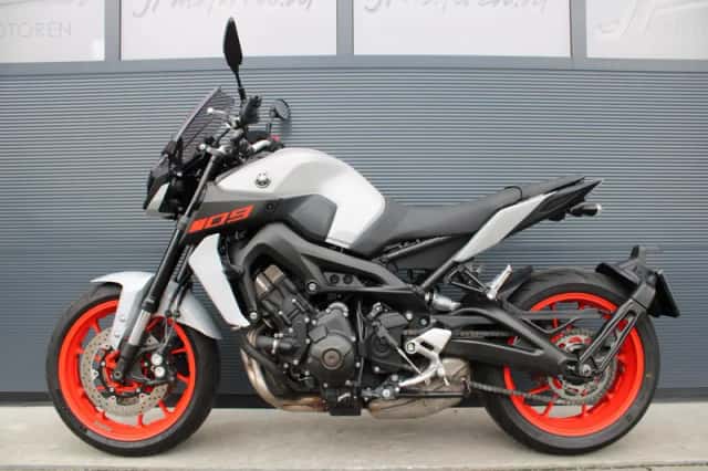 Yamaha MT-09 (2019) thumbnail 3