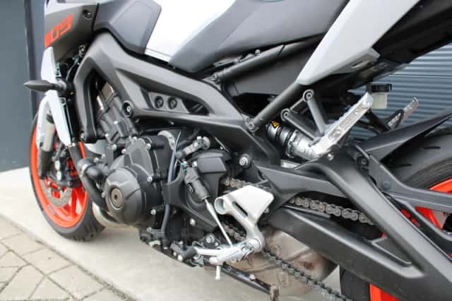 Yamaha MT-09 (2019) thumbnail 4