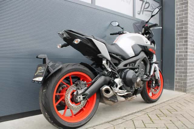 Yamaha MT-09 (2019) thumbnail 6