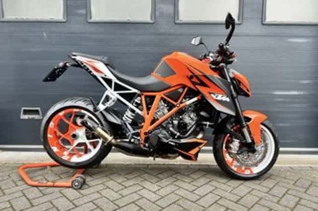 KTM 1290 SuperDuke R (2014) thumbnail 1