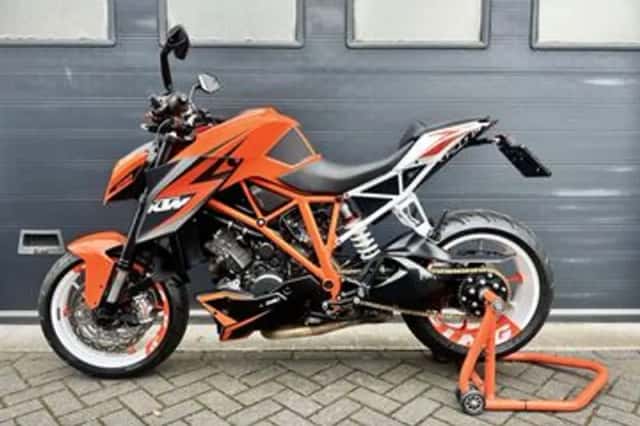 KTM 1290 SuperDuke R (2014) thumbnail 3