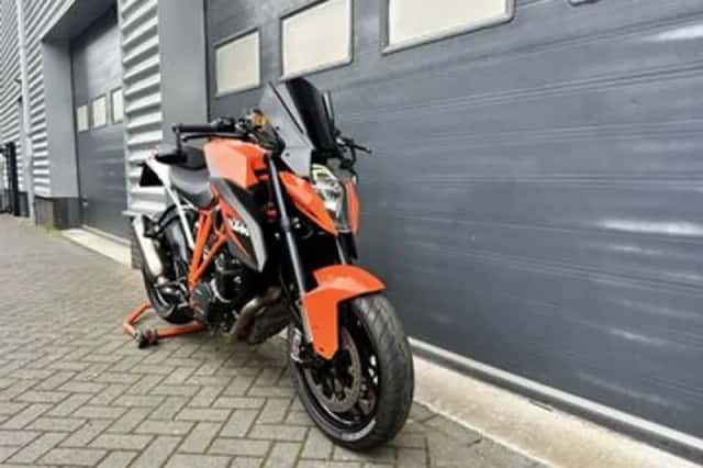 KTM 1290 SuperDuke R (2016) thumbnail 2