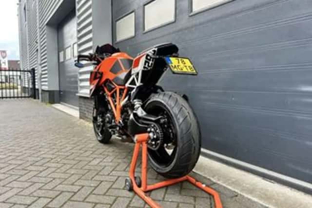 KTM 1290 SuperDuke R (2016) thumbnail 6