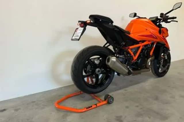 KTM 1390 Super Duke R EVO (2025) thumbnail 2