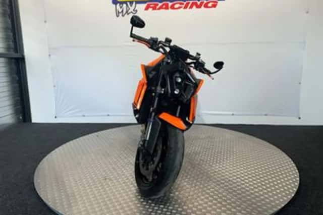 KTM 1390 Super Duke R EVO (2024) thumbnail 3