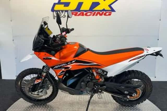 KTM 890 Adventure R Rally (2024) thumbnail 6