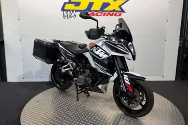 KTM 990 Supermoto T (2012) thumbnail 2