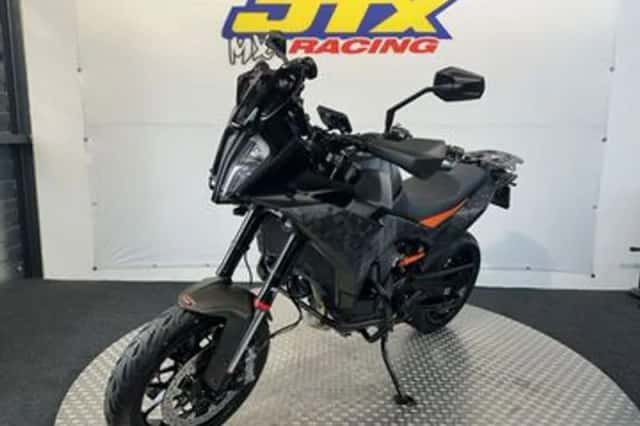 KTM 890 SMT (2023) thumbnail 3