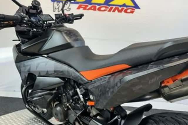 KTM 890 SMT (2023) thumbnail 6