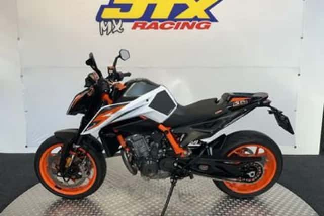 KTM 890 Duke R (2020) thumbnail 6