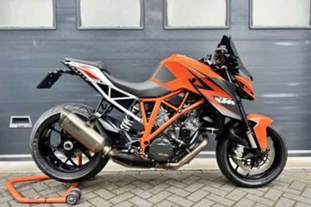 KTM 1290 SuperDuke R (2016) thumbnail 1