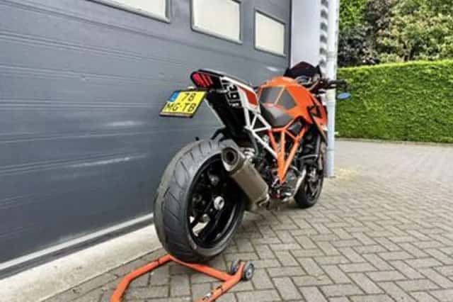 KTM 1290 SuperDuke R (2016) thumbnail 3