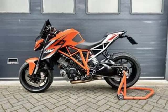 KTM 1290 SuperDuke R (2016) thumbnail 4