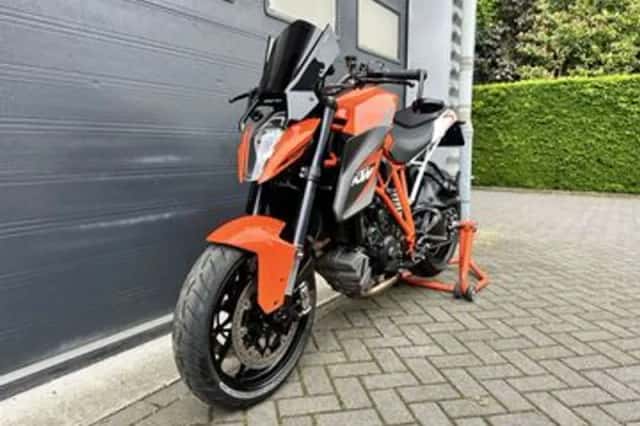 KTM 1290 SuperDuke R (2016) thumbnail 5
