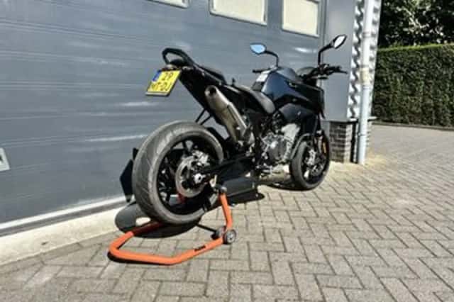 KTM 890 Duke (2022) thumbnail 3
