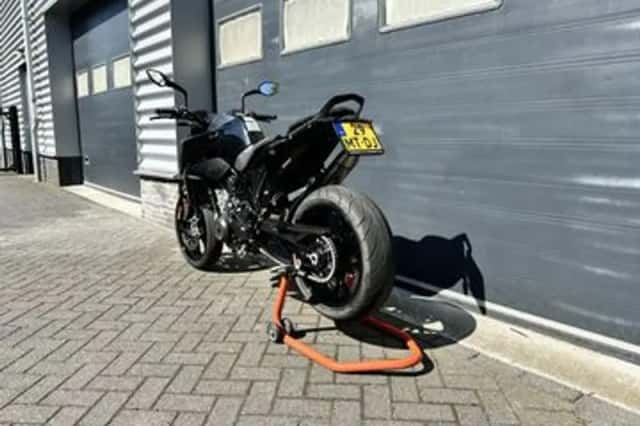 KTM 890 Duke (2022) thumbnail 6