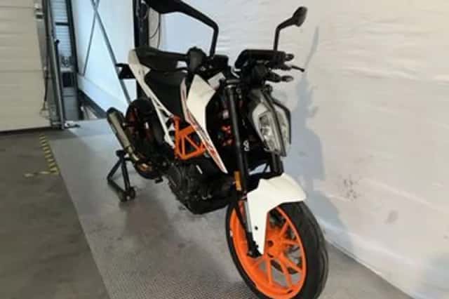 KTM 390 Duke (2017) thumbnail 2