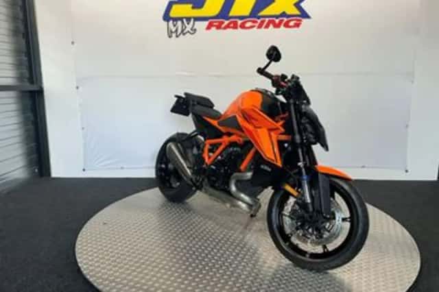 KTM 1390 Super Duke R EVO (2024) thumbnail 2