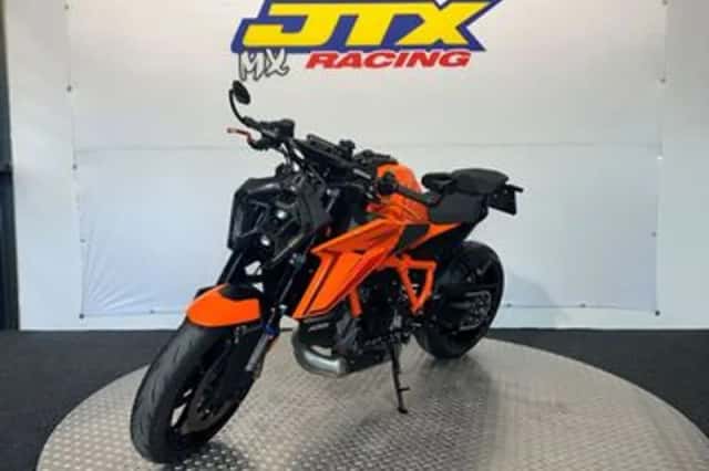 KTM 1390 Super Duke R EVO (2024) thumbnail 4