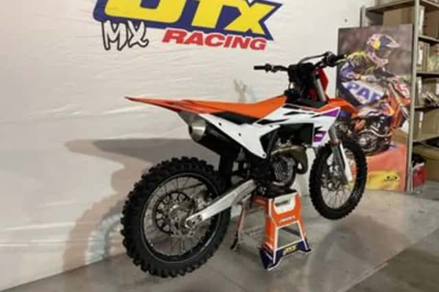 KTM 450 SX-F (2024) thumbnail 3