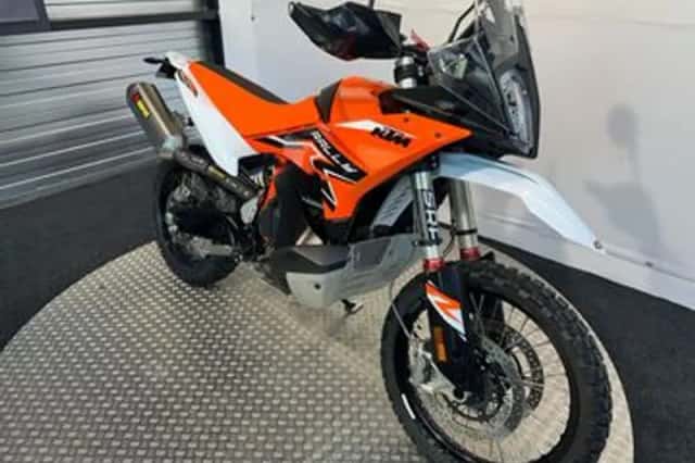 KTM 890 Adventure (2024) thumbnail 2