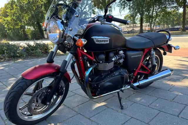 Triumph Bonneville (2014) thumbnail 2