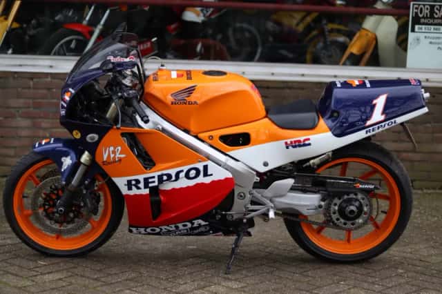Honda VFR400RR (1991) thumbnail 2
