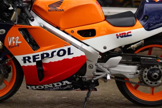 Honda VFR400RR (1991) thumbnail 3
