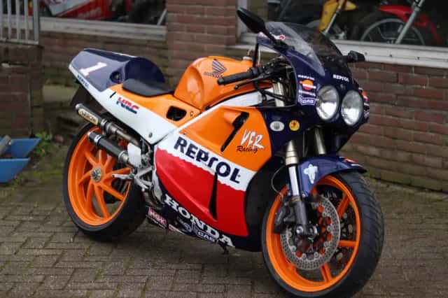 Honda VFR400RR (1991) thumbnail 4