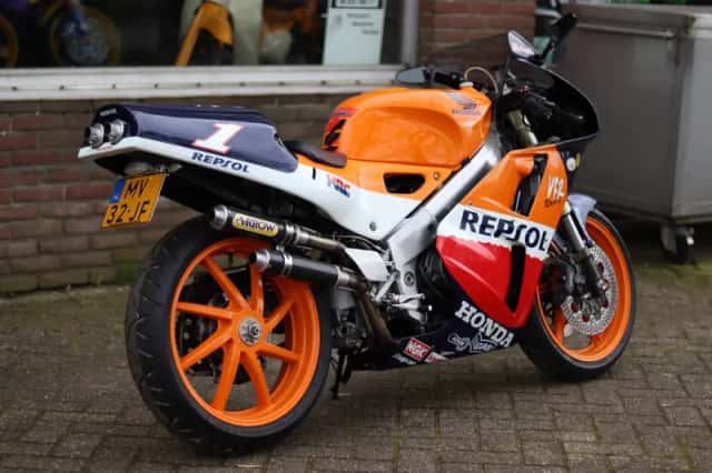 Honda VFR400RR (1991) thumbnail 5