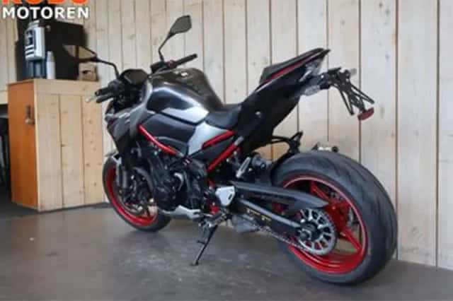 Kawasaki Z900 (2023) thumbnail 6