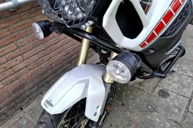 Yamaha XT 1200 Z Super Tenere (2012) thumbnail 4