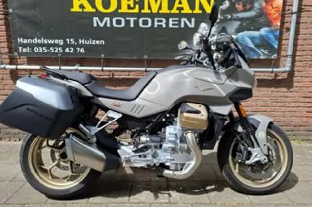 Moto Guzzi V100 Mandello (2023) thumbnail 1