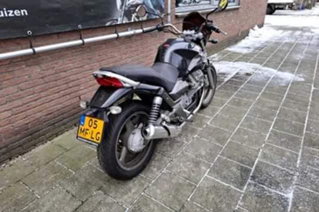Moto Guzzi Breva 750 (2004) thumbnail 6
