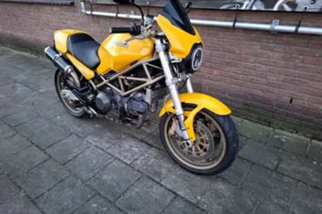 Ducati M900 Monster (2000) thumbnail 2