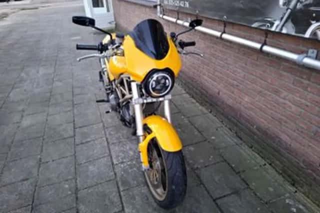 Ducati M900 Monster (2000) thumbnail 3