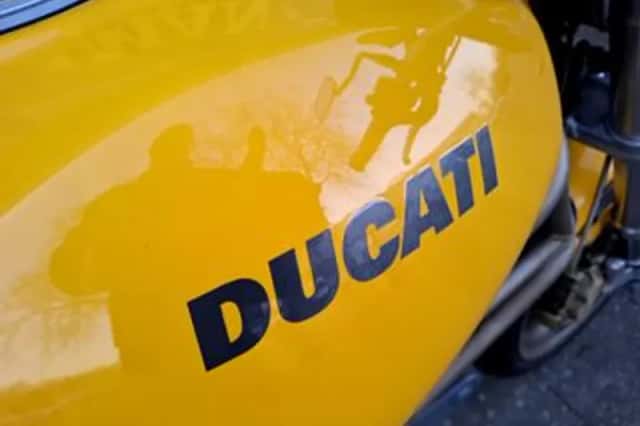 Ducati M900 Monster (2000) thumbnail 4